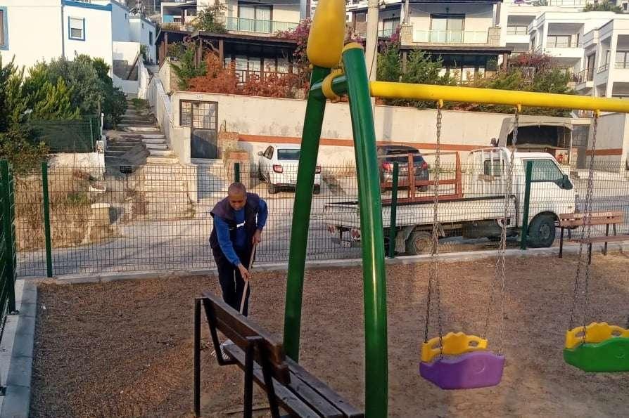 ÇOCUK ARKLARINDA BAKIMVE TEMİZLİK ÇALIŞMASI YAPILDI