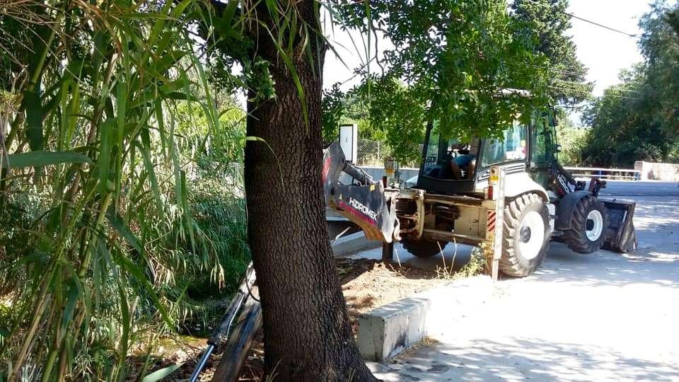 BİR ÇOK MAHALLEMİZDE YAĞMUR SUYU DERE AĞZI TEMZLİĞİ YAPILDI