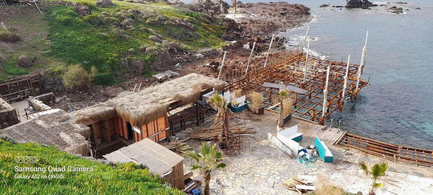 GÖKÇEBEL MAHALLESİNDE KAÇAK İSKELE YIKIMI GERÇEKLEŞTİ