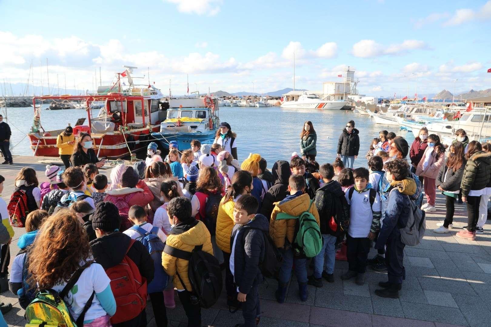 BELEDİYE EKİPLERİMİZ İLE ÇOCUKLAR ÇÖP TOPLADILAR