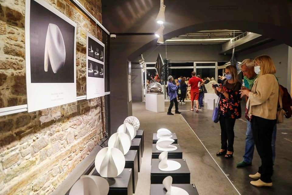 İLHAN KOMAN İLE 100 YIL HEYKEL SERGİSİ SANATSEVERLERLE BULUŞTU