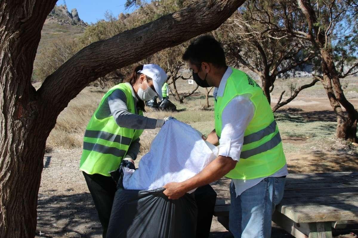 TURGUTREİS ÇATALADA'DA TEMİZLİK ÇALIŞMASI YAPILDI