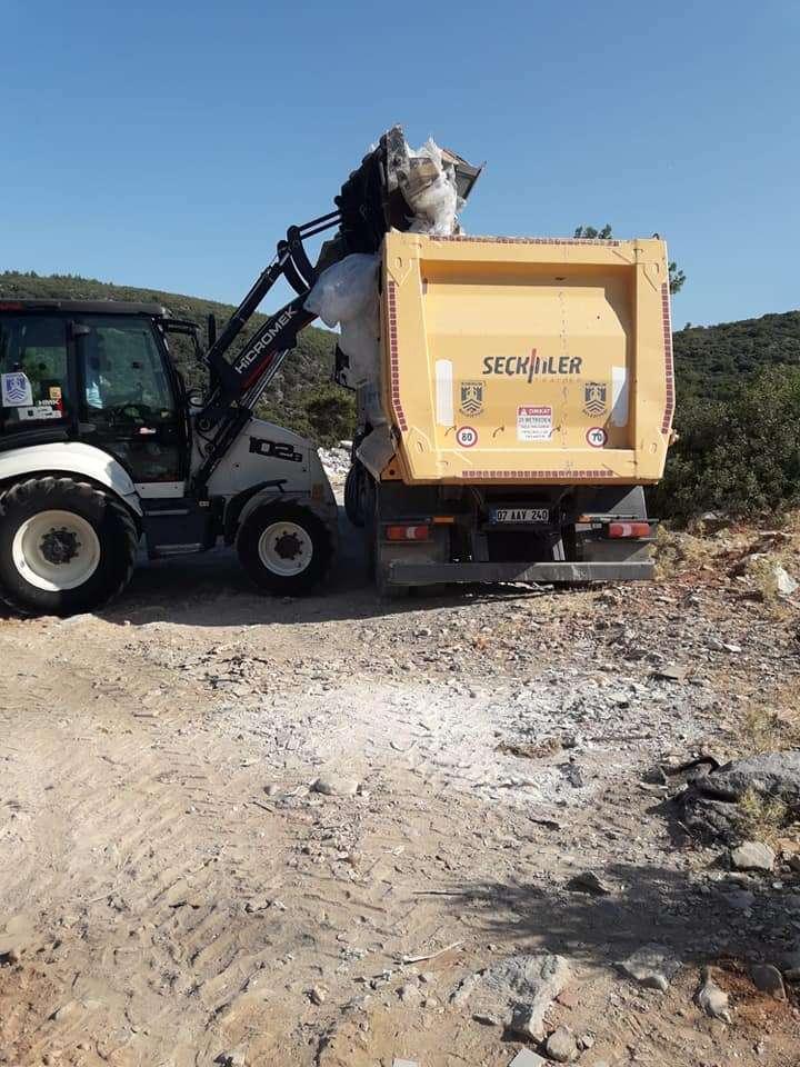 MAZI MAHALLESİ'NDE ORMANLIK ALANDA ATIK TEMİZLİĞİ YAPILDI