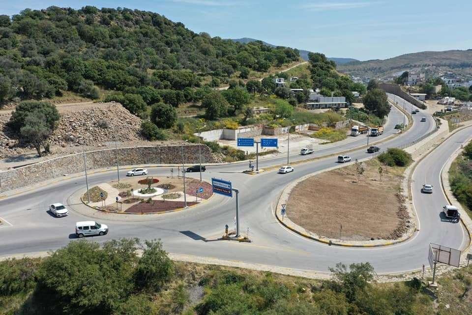 ANA ARTERLERDE KAVŞAK, REFÜJ, YEŞİL ALAN BAKIM VE DÜZENLEME ÇALIŞMALARI GERÇEKLEŞTİRDİK