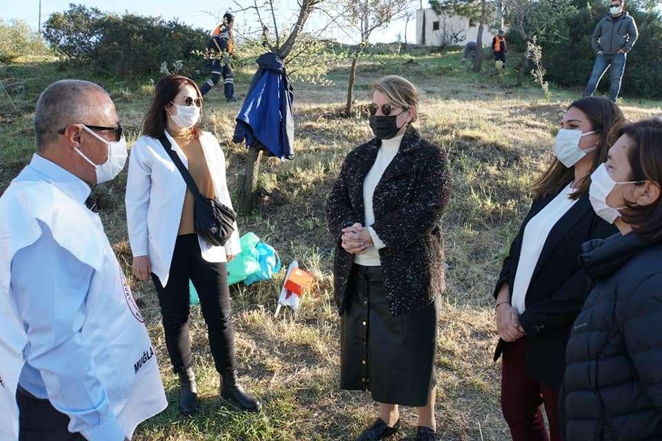 KOVİD-19 SÜRECİNDE HAYATINI KAYBEDEN SAĞLIK ŞEHİTLERİ ANISINA FİDAN DİLME ETKİNLİĞİ DÜZENLENDİ