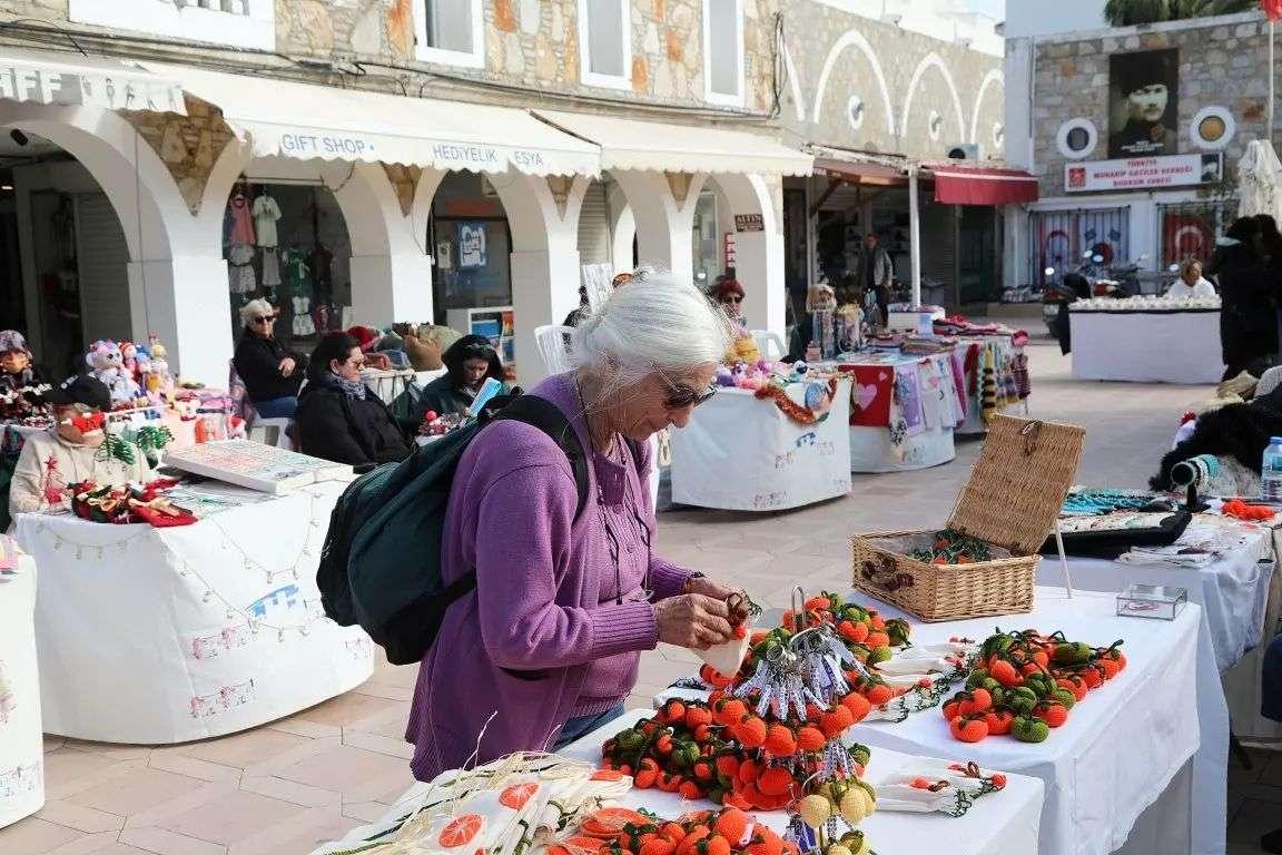 YAKAKÖY ENGELLİ SEVGİ SANAT ATÖLYESİ YILBAŞI KERMESİ DÜZENLENDİ