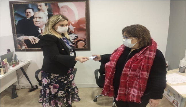 HES-IMMUNIZATION CARDS DISTRIBUTED TO CITIZENS