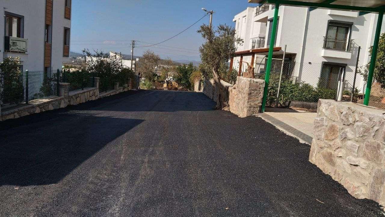 KARAOVA MAHALLESİ 8204 SOKAK'TA ASFALT SERİM ÇALIŞMALARI TAMAMLANDI