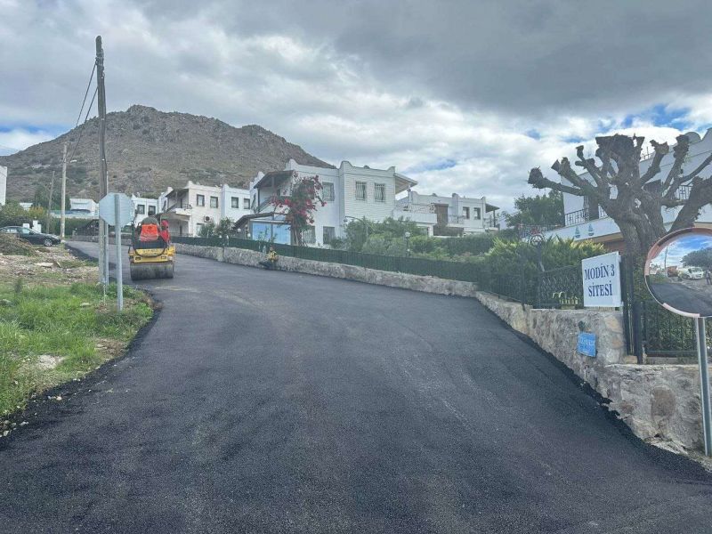 TURGUTREİS MAHALLESİ 4126 SOKAK'TA ASFALT SERİM ÇALIŞMALARI TAMAMLANDI