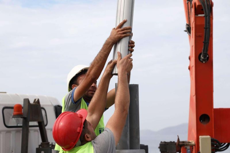 TURGUTREİS KIYI ŞERİDİNDEKİ AYDINLATMA ÇALIŞMALARIMIZ DEVAM EDİYOR