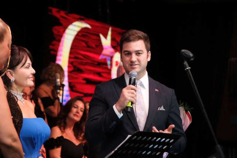 BELEDİYEMİZ VE C-MAJÖR TÜRKİYE İŞ'TEN SESLER KOROSU ORTAK KONSER DÜZENLEDİ