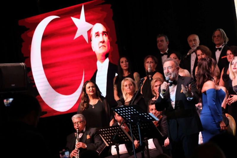 C-MAJÖR KOROSU ATATÜRK'ÜN SEVDİĞİ ŞARKILAR KONSERİ DÜZENLENDİ