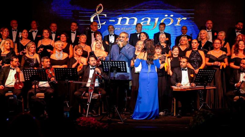 C-MAJÖR KOROSU ATATÜRK'ÜN SEVDİĞİ ŞARKILAR KONSERİ DÜZENLENDİ