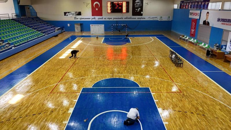 BİNNAZ KARAKAYA SPOR SALONUNDA ÇALIŞMALAR TAMAMLANDI