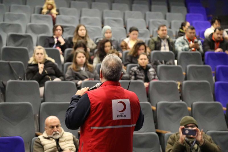 PERSONELLERE KAN BAĞIŞI VE KÖK HÜCRE İLE BAĞIMLILIK EĞİTİMİ VERİLDİ