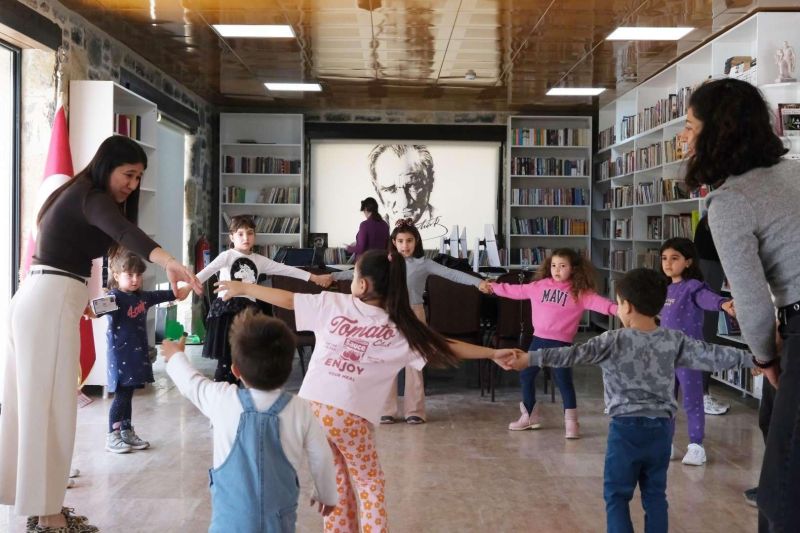 ÇOCUK ATÖLYELERİNDE EĞLENCELİ ETKİNLİKLER DÜZENLEDİK