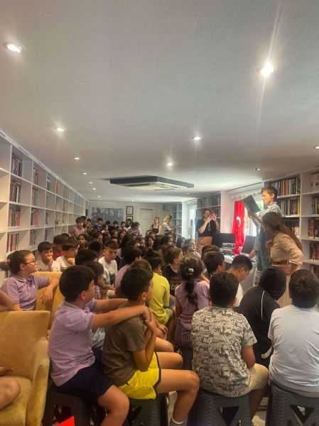 BODRUM'DA MİNİK OKURLAR YAZARLARLA BULUŞTU