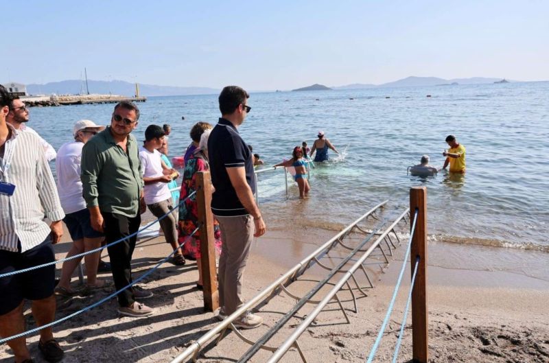 TURGUTREİS HALK PLAJINA ÖZEL GEREKSİNİMLİ BİREYLER İÇİN RAYLI SİSTEM KURDUK