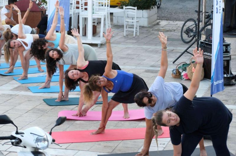 ''BODRUM'LA NEFES AL'' TEMASIYLA DÜZENLENEN AÇIK HAVA YOGA GÜNLERİ BAŞLATILDI