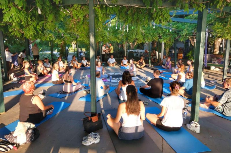 AÇIK HAVA YOGA GÜNLERİNİN İKİNCİSİ TURGUTREİS'TE GERÇEKLEŞTİRİLDİ