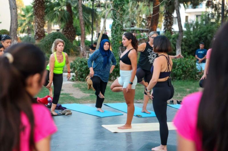 AÇIK HAVA YOGA GÜNLERİ MUMCULAR'DA GERÇEKLEŞTİRİLDİ