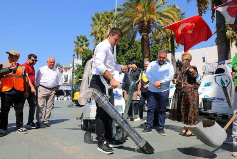 YENİ NESİL ELEKTRİKLİ YOL SÜPÜRME ARAÇLARI HİZMETE GİRDİ