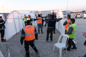 DEPREM BÖLGESİNDE ÇADIR KENT VE AŞ EVİ KURDUK