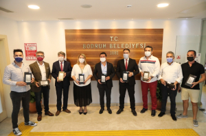 BODRUM'DAKİ ÖĞRENCİLERE TABLET DESTEĞİ SAĞLADIK