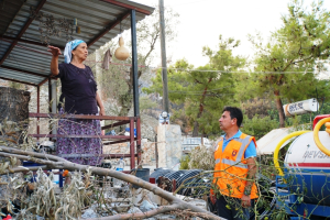 YANGINDAN ETKİLENEN BODRUM HALKINA ACİL İHTİYAÇ PAKETLERİNİ TESLİM ETTİK