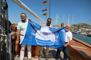 MAVİ BAYRAK ALAN İLK TÜRK EĞİTİM GEMİSİ STS BODRUM OLDU