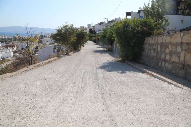 AKYARLAR MAHALLESİ TOP TEPESİ CADDESİ BETON YOL ÇALIŞMALARI TAMAMLANDI