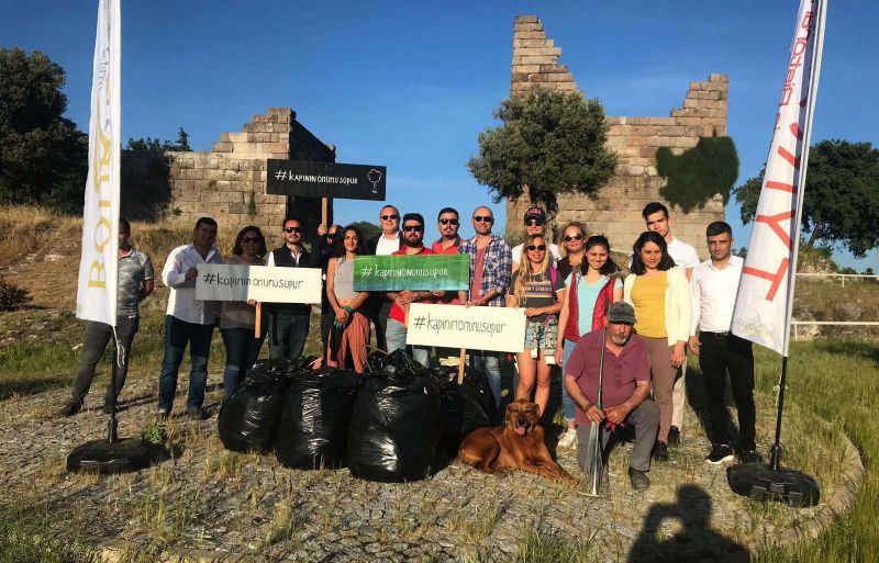 KAPININ ÖNÜNÜ SÜPÜR HAREKETİNE DESTEK VERDİK
