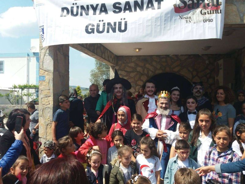DÜNYA SANAT GÜNÜ ETKİNLİKLERİ KAPSAMINDA HAZIRLANAN ETKİNLERİ GERÇEKLEŞTİRDİK