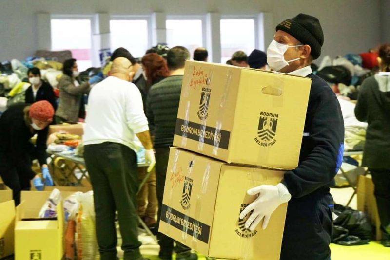 ELAZIĞ'DA DEPREMDEN ETKİLENEN VATANDAŞLARIMIZ İÇİN BODRUM'DA 2 TIR DOLUSU MALZEME TOPLANDI