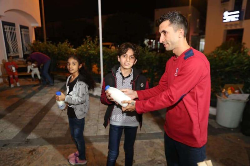 MİNİK MÜLTECİLERE HALK SÜT DAĞITIMI YAPTIK