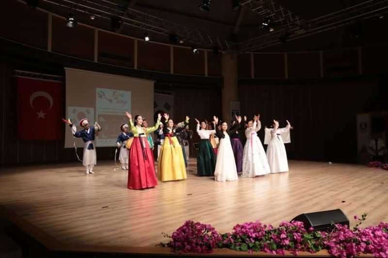 KORE GELENEKSEL MÜZİK VE DANS GÖSERİSİ DÜZENLENDİ