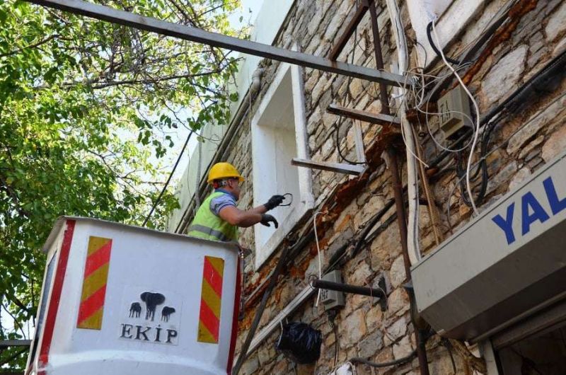 GIDA ÇARŞISI PROJESİNDE DIŞ CEPHE MALZEME SÖKÜMÜ YAPILDI