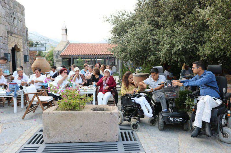 YAKAKÖY ENGELLİ SEVGİ SANAT ATÖLYESİ 5.EL SANATLARI YIL SONU SERGİSİ AÇILDI