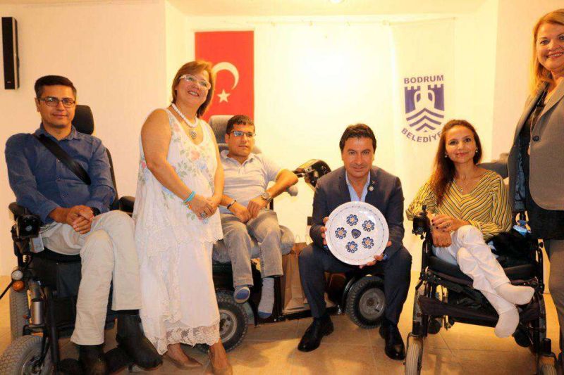 YAKAKÖY ENGELLİ SEVGİ SANAT ATÖLYESİ 5.EL SANATLARI YIL SONU SERGİSİ AÇILDI