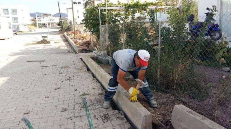 KARAOVA MAHALLESİNDE YOL BAKIM VE ONARIM ÇALIŞMALARI YAPILDI