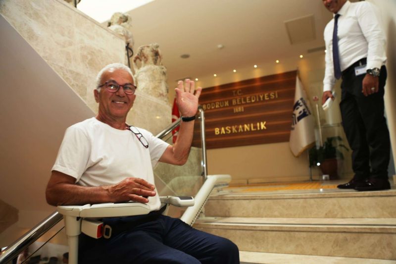 BELEDİYE BİNAMIZDA MERDİVEN ASANSÖR UYGULAMASI BAŞLADI