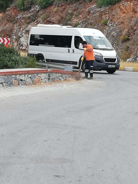 BODRUM - HAVAALANI YOL GÜZERGAHINDA TEMZİLİK ÇALIŞMASI YAPILDI