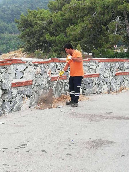 BODRUM - HAVAALANI YOL GÜZERGAHINDA TEMZİLİK ÇALIŞMASI YAPILDI