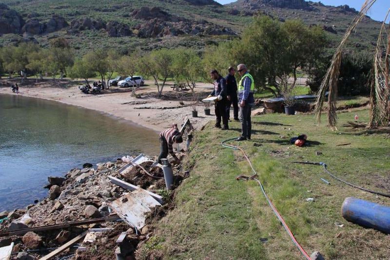 KÜDÜR YARIMADASINDAN KAÇAK YAPILARI KALDIRDIK