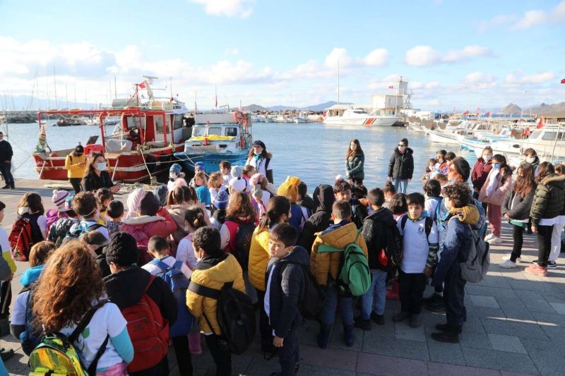BELEDİYE EKİPLERİMİZ İLE ÇOCUKLAR ÇÖP TOPLADILAR