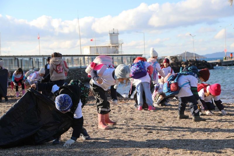 BELEDİYE EKİPLERİMİZ İLE ÇOCUKLAR ÇÖP TOPLADILAR