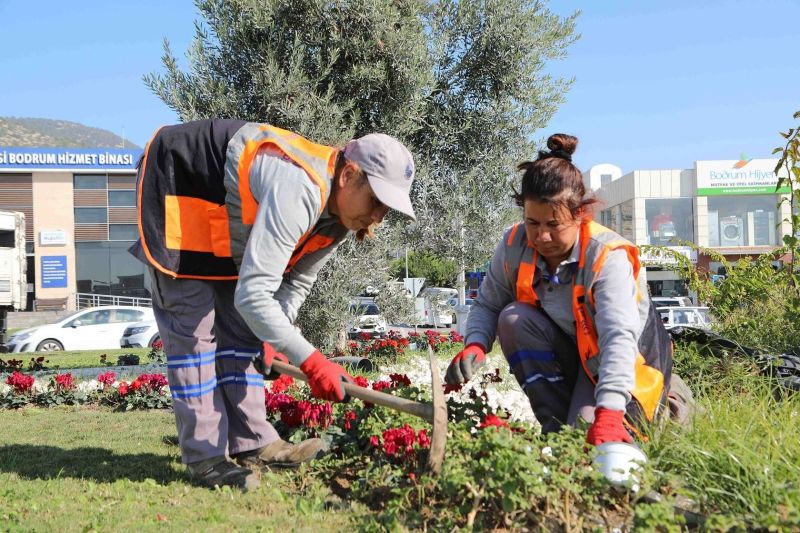 KURAKLIĞA KARŞI KENTİMİZİ MEVSİME UYGUN BİTKİLERLE SÜSLEDİK