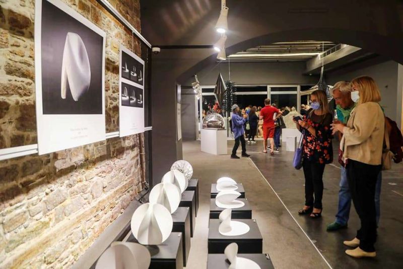 İLHAN KOMAN İLE 100 YIL HEYKEL SERGİSİ SANATSEVERLERLE BULUŞTU