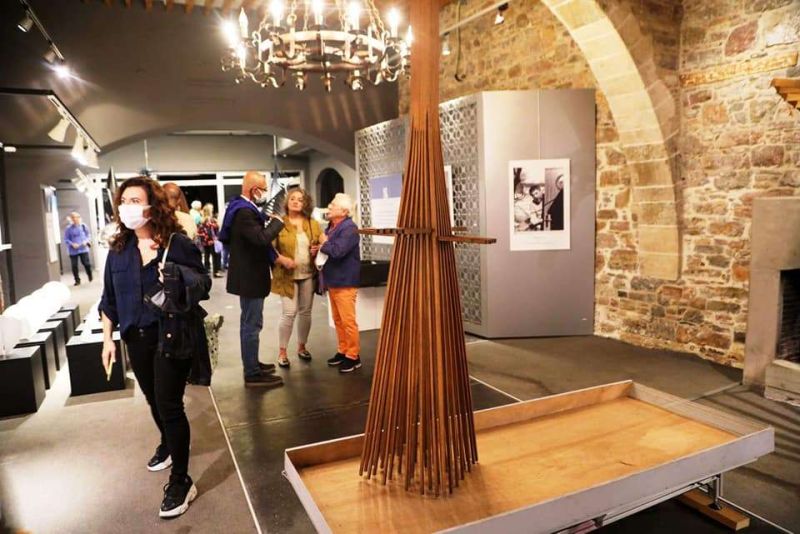 İLHAN KOMAN İLE 100 YIL HEYKEL SERGİSİ SANATSEVERLERLE BULUŞTU