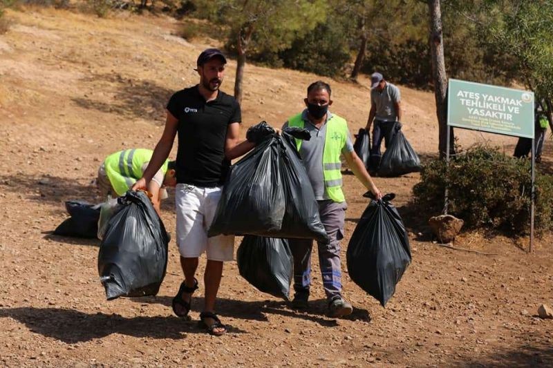 DÜNYA TEMİZLİK GÜNÜ’NDE CENNET KOYU TEMİZLENDİ